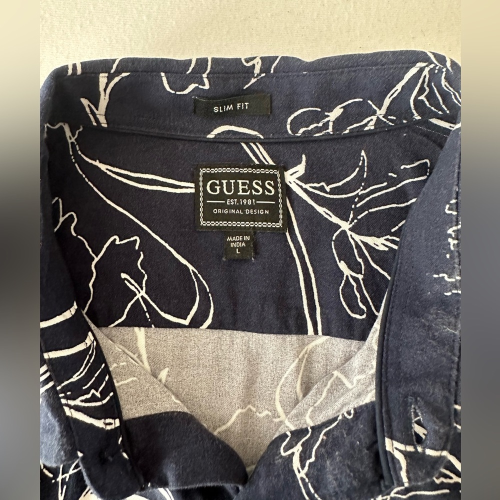 Guess short sleeve button down - Picture 3 of 3